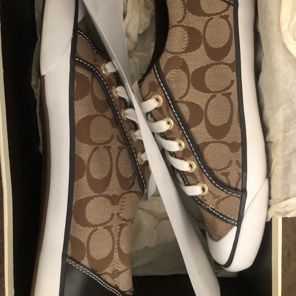 Coach Shoes - Hello I’m selling these brown COACH shoes.